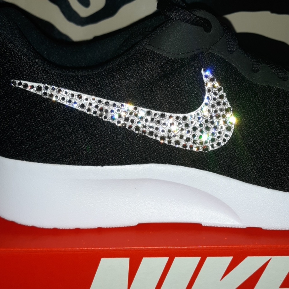 🔥Flash sale🔥 Black and white bling Nike tanjun - Picture 3 of 5